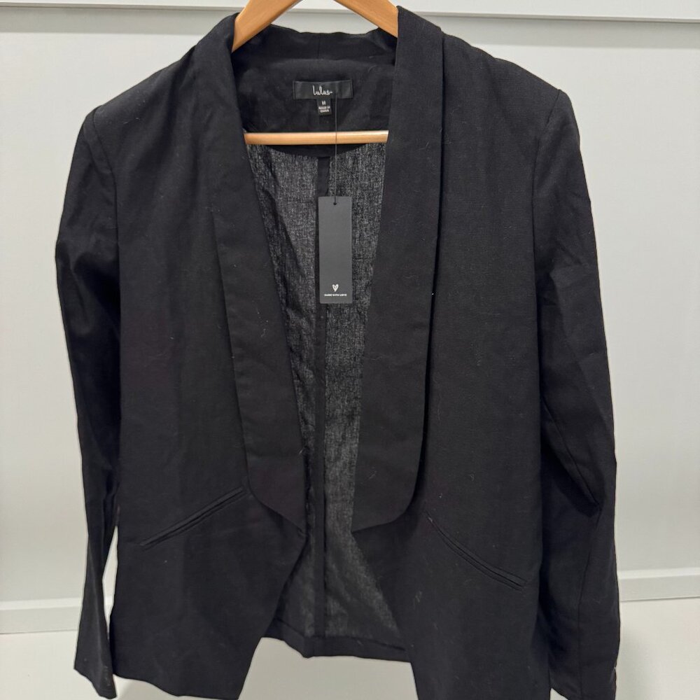 Lulus black blazer, never worn/with tags, size M